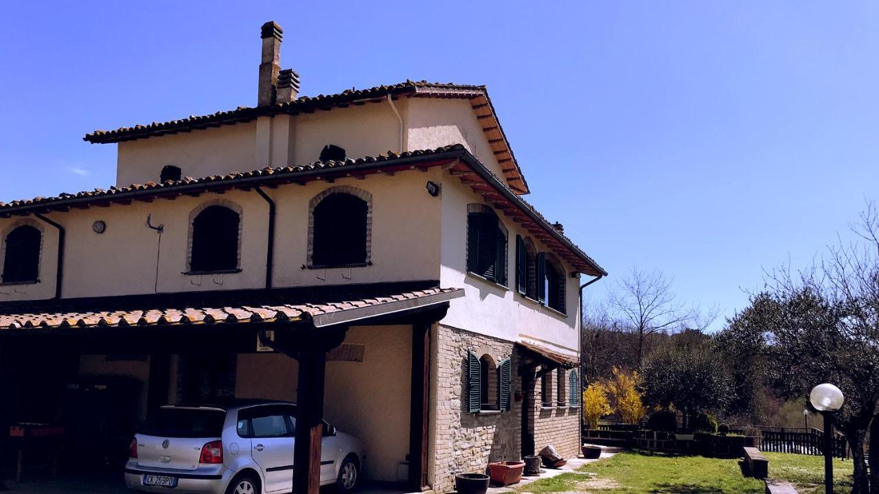 Pian D'Isola Panzió Costacciaro Kültér fotó